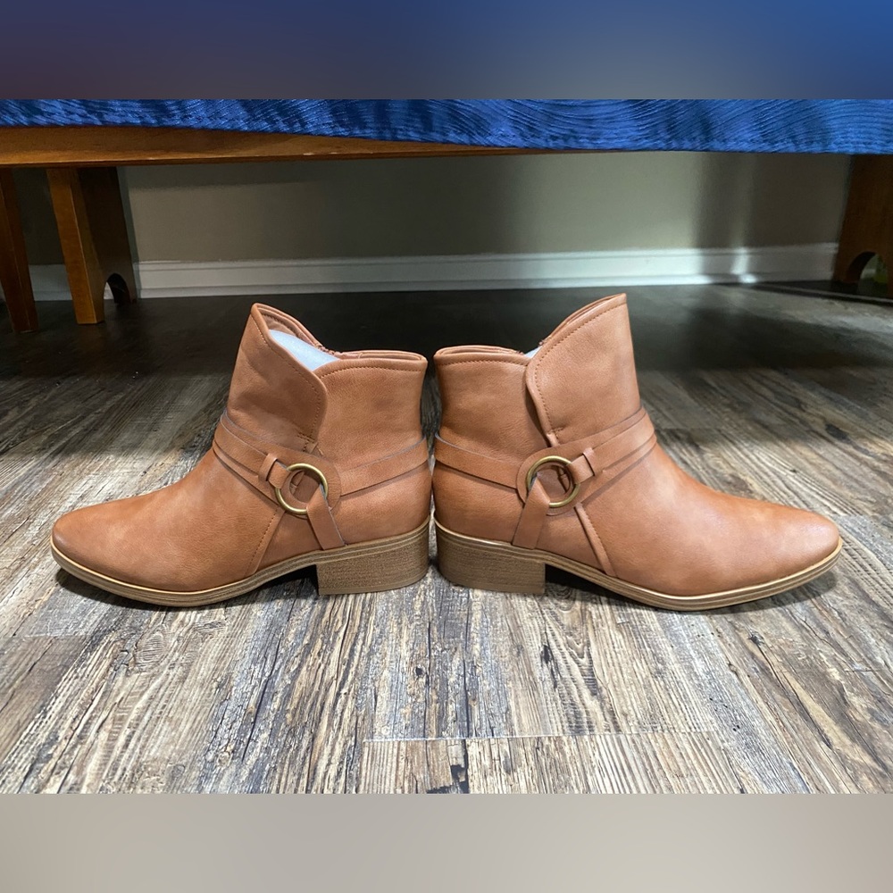 Bare Traps Brown Bootie (Women’s 9.5)